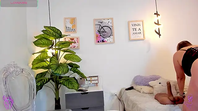 Snapshot of Rachel__Lang chatting on 11/10/25, 09:47 Rachel Lang online show from 11/10/25, 09:47