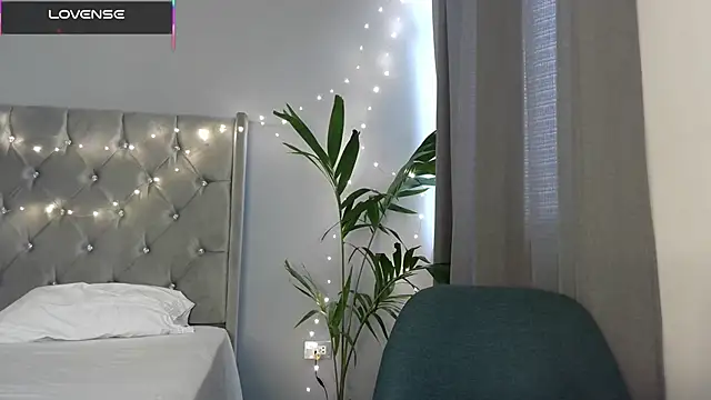 mini kunis online show from 11/04/25, 08:52