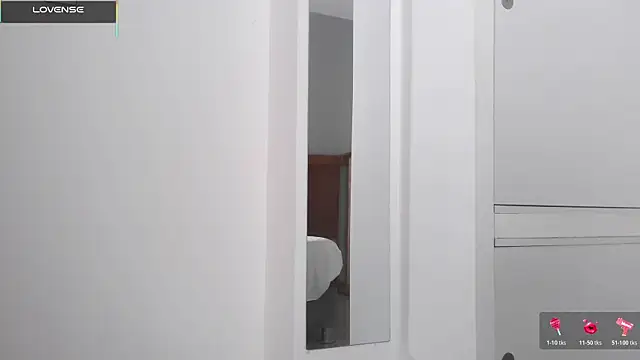 mini kunis online show from 12/18/25, 07:42