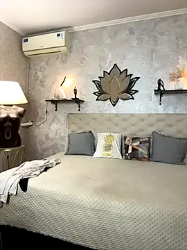 Snapshot of StripBianka chatting on 11/12/25, 06:58 StripBianka online show from 11/12/25, 06:58