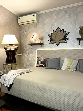 Snapshot of StripBianka chatting on 12/05/25, 08:01 StripBianka online show from 12/05/25, 08:01