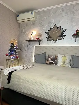 Snapshot of StripBianka chatting on 12/18/25, 06:19 StripBianka online show from 12/18/25, 06:19