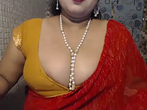 Snapshot of Oh_Maya chatting on 11/25/25, 05:13 Oh Maya online show from 11/25/25, 05:13