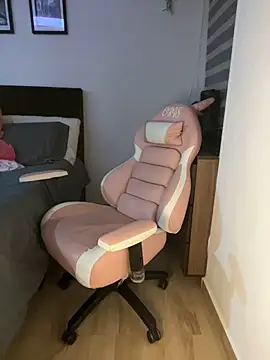 Snapshot of crystal_bunny7 chatting on 12/04/24, 03:26 crystal bunny7 online show from 12/04/24, 03:26