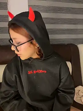 Snapshot of crystal_bunny7 chatting on 03/10/25, 06:59 crystal bunny7 online show from 03/10/25, 06:59