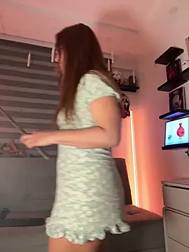 Snapshot of crystal_bunny7 chatting on 09/10/25, 01:49 crystal bunny7 online show from 09/10/25, 01:49