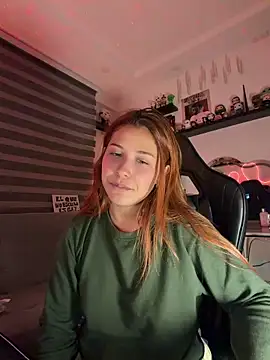 Snapshot of crystal_bunny7 chatting on 10/31/25, 01:50 crystal bunny7 online show from 10/31/25, 01:50