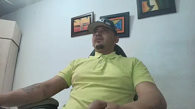 Snapshot of myke_andrade chatting on 10/28/25, 04:27 myke andrade online show from 10/28/25, 04:27