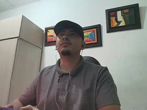 Snapshot of myke_andrade chatting on 11/07/25, 12:54 myke andrade online show from 11/07/25, 12:54