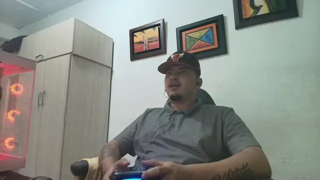 Snapshot of myke_andrade chatting on 11/21/25, 03:27 myke andrade online show from 11/21/25, 03:27