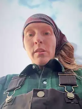 Snapshot of GoldenFlameGoddess chatting on 11/18/25, 12:49 GoldenFlameGoddess online show from 11/18/25, 12:49