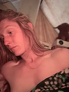 Snapshot of GoldenFlameGoddess chatting on 11/25/25, 03:23 GoldenFlameGoddess online show from 11/25/25, 03:23