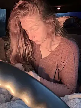 Snapshot of GoldenFlameGoddess chatting on 12/16/25, 03:17 GoldenFlameGoddess online show from 12/16/25, 03:17