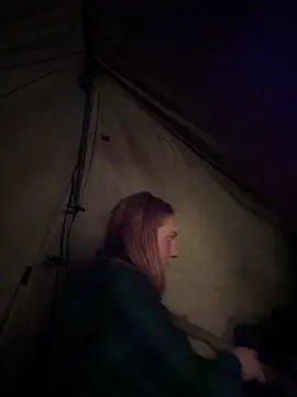 Snapshot of GoldenFlameGoddess chatting on 12/18/25, 06:52 GoldenFlameGoddess online show from 12/18/25, 06:52