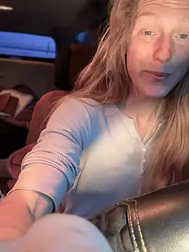 Snapshot of GoldenFlameGoddess chatting on 02/11/26, 03:06 GoldenFlameGoddess online show from 02/11/26, 03:06