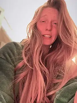 Snapshot of GoldenFlameGoddess chatting on 02/22/26, 04:16 GoldenFlameGoddess online show from 02/22/26, 04:16