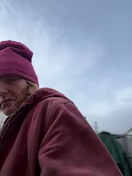 Snapshot of GoldenFlameGoddess chatting on 02/25/26, 04:05 GoldenFlameGoddess online show from 02/25/26, 04:05