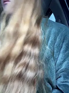 GoldenFlameGoddess online show from 03/31/26, 04:18