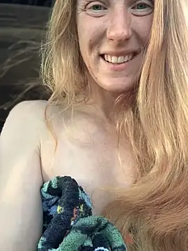 GoldenFlameGoddess online show from 04/07/26, 02:17