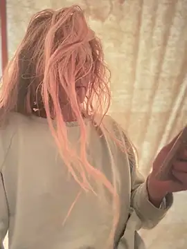 GoldenFlameGoddess online show from 04/16/26, 03:46