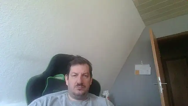 Snapshot of Golffahrer1982 chatting on 09/11/25, 10:04 Golffahrer1982 online show from 09/11/25, 10:04