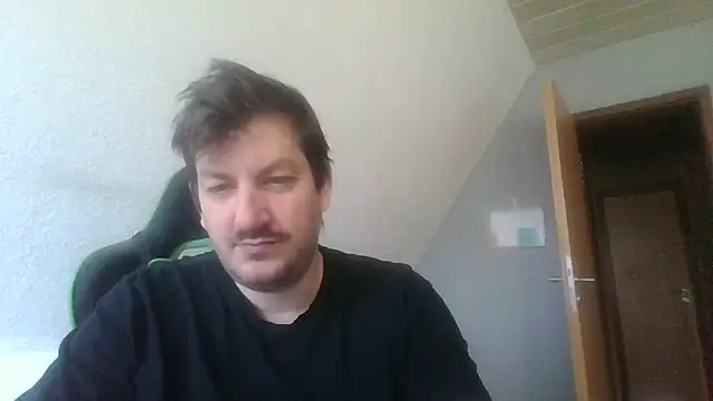 Snapshot of Golffahrer1982 chatting on 10/29/25, 10:28 Golffahrer1982 online show from 10/29/25, 10:28