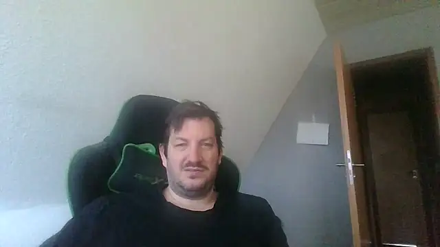 Snapshot of Golffahrer1982 chatting on 11/04/25, 09:30 Golffahrer1982 online show from 11/04/25, 09:30