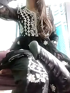 Snapshot of Noor_Darliing chatting on 01/07/25, 09:25 Noor Darliing online show from 01/07/25, 09:25