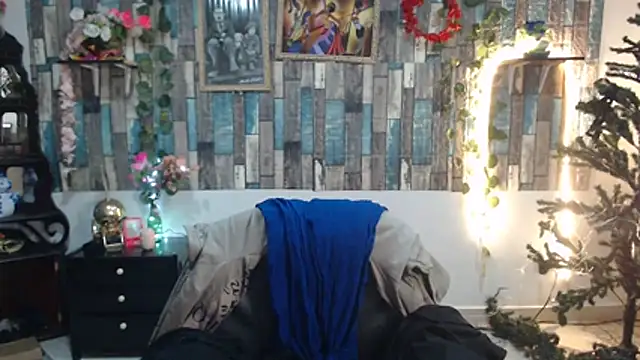 KarimaSarabe online show from 12/01/25, 08:47