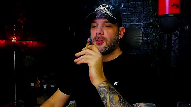 Snapshot of LexXHardy chatting on 10/31/25, 12:00 LexXHardy online show from 10/31/25, 12:00