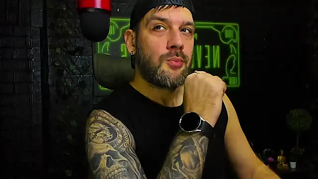 Snapshot of LexXHardy chatting on 11/11/25, 05:57 LexXHardy online show from 11/11/25, 05:57