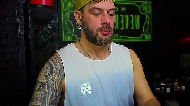 Snapshot of LexXHardy chatting on 11/15/25, 08:00 LexXHardy online show from 11/15/25, 08:00