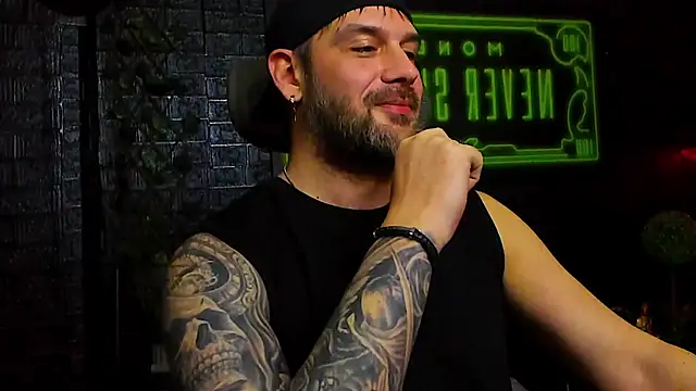 Snapshot of LexXHardy chatting on 12/15/25, 12:59 LexXHardy online show from 12/15/25, 12:59