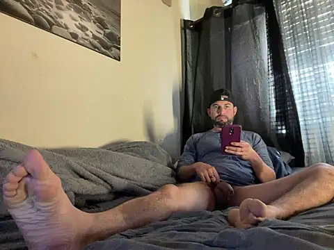 Snapshot of hotraillX chatting on 12/26/24, 07:05 hotraillX online show from 12/26/24, 07:05