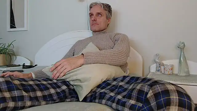 StrongBill online show from 12/26/24, 02:59