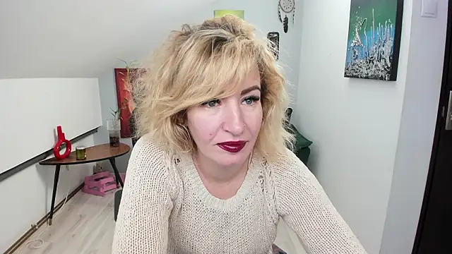 Cassandra Hotty online show from 03/07/26, 04:20