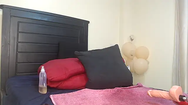 Snapshot of NIKKIE_LOVE chatting on 03/02/25, 04:07 NIKKIE LOVE online show from 03/02/25, 04:07