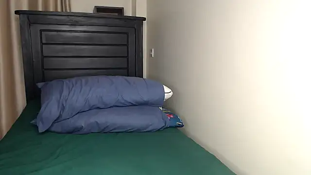 Snapshot of NIKKIE_LOVE chatting on 10/28/25, 01:36 NIKKIE LOVE online show from 10/28/25, 01:36