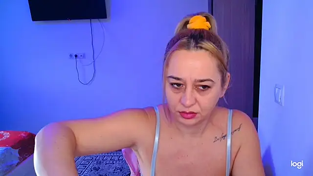 freyyamore1 online show from 02/05/26, 06:29