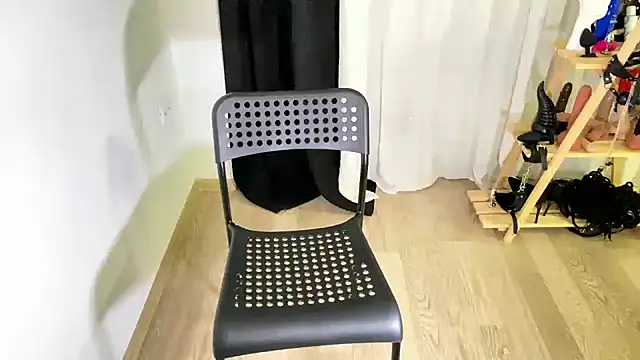 Snapshot of Nisha2708 chatting on 02/26/25, 06:00 Nisha2708 online show from 02/26/25, 06:00