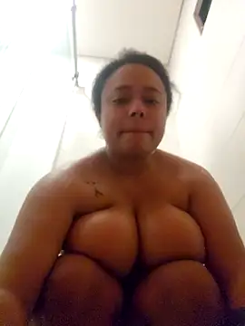 Snapshot of Emmachan19 chatting on 09/16/25, 08:10 Emmachan19 online show from 09/16/25, 08:10