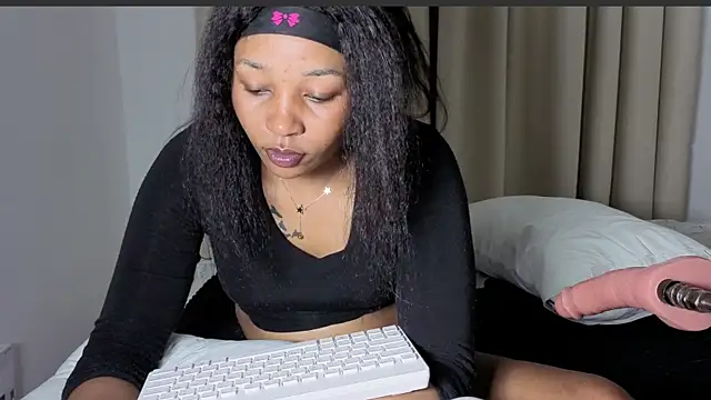 Snapshot of sexycabdy chatting on 11/10/25, 11:04 sexycabdy online show from 11/10/25, 11:04