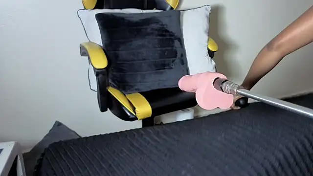 Snapshot of sexycabdy chatting on 12/05/25, 02:03 sexycabdy online show from 12/05/25, 02:03