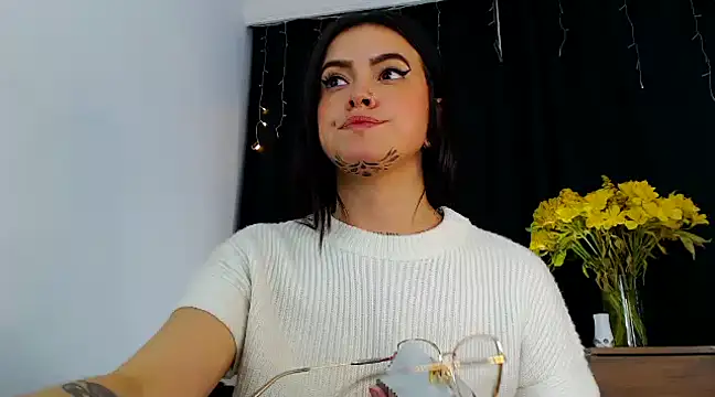 Snapshot of Isa_Maiden1 chatting on 01/15/25, 04:25 Isa Maiden1 online show from 01/15/25, 04:25