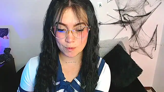 Snapshot of Isa_Maiden1 chatting on 10/24/25, 02:35 Isa Maiden1 online show from 10/24/25, 02:35