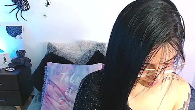 Snapshot of Isa_Maiden1 chatting on 10/26/25, 02:56 Isa Maiden1 online show from 10/26/25, 02:56