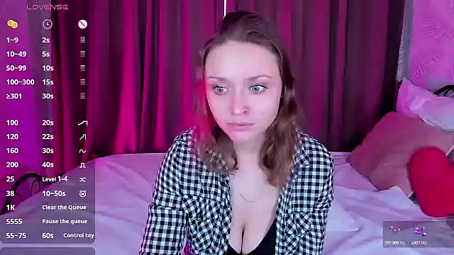 Snapshot of Linda_Bryant chatting on 12/26/24, 07:35 Linda Bryant online show from 12/26/24, 07:35