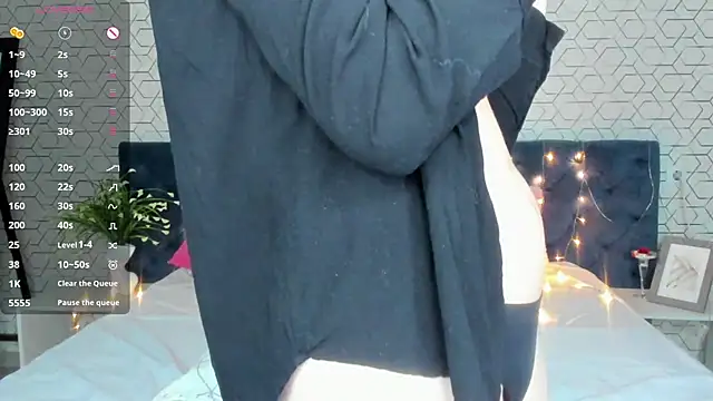 Snapshot of Linda_Bryant chatting on 02/18/25, 02:38 Linda Bryant online show from 02/18/25, 02:38