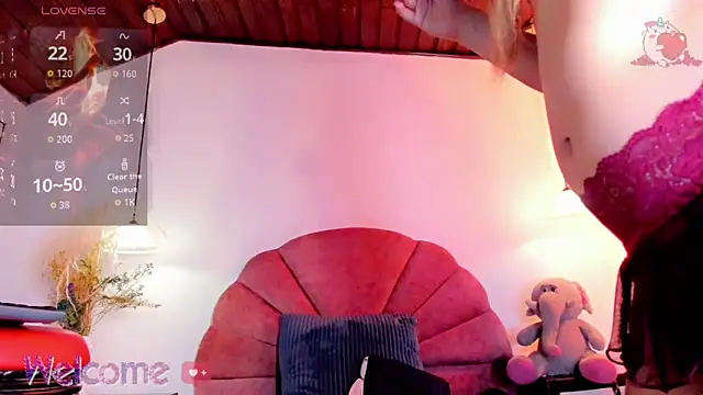 Snapshot of Rodd__y chatting on 12/15/25, 08:13 Rodd y online show from 12/15/25, 08:13