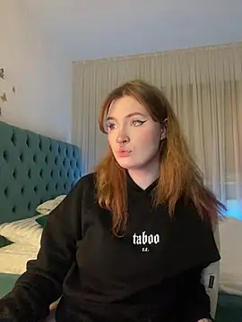 Snapshot of _Chlo__e chatting on 02/08/25, 12:38 Chlo e online show from 02/08/25, 12:38